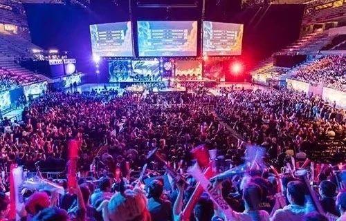 德甲-奥利塞破门 拜仁客场3-3遭法兰克福补时绝平.